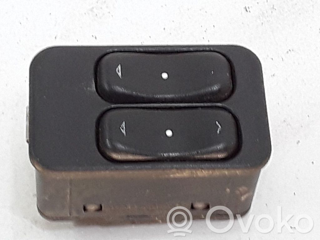 Opel Meriva A Electric window control switch 