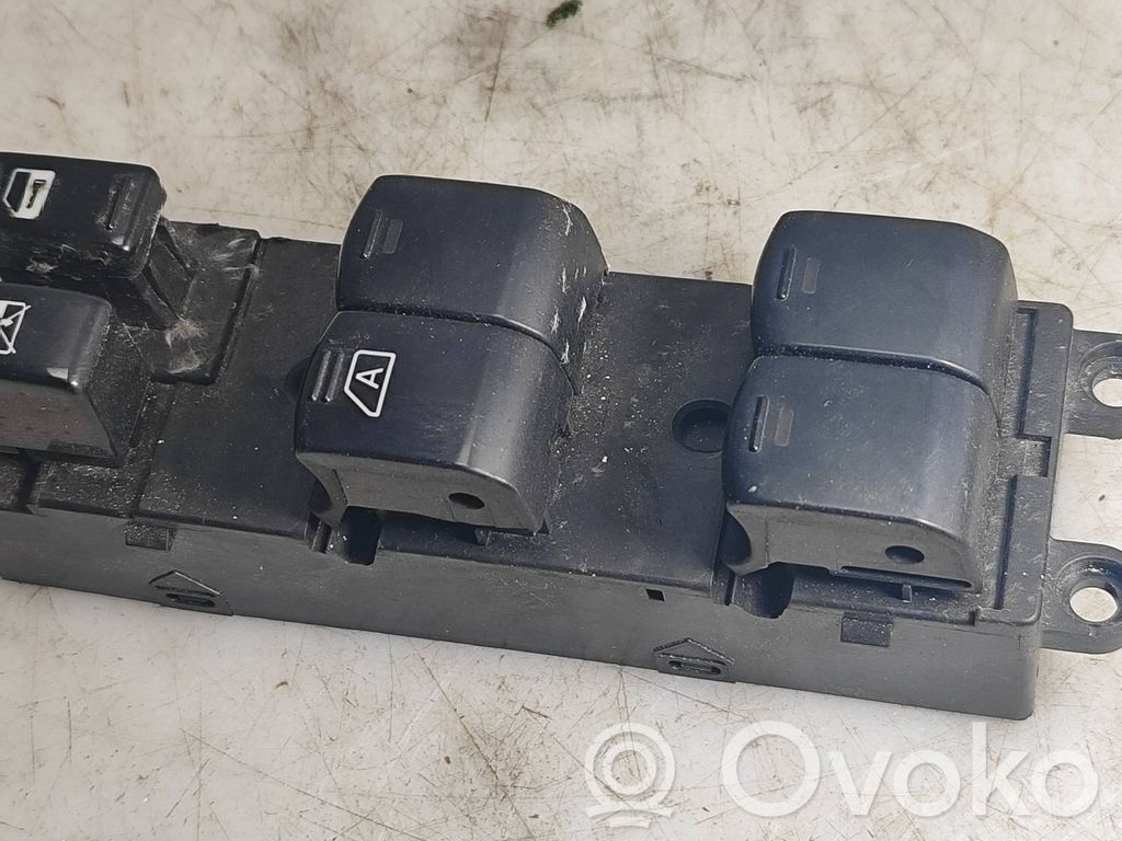 Subaru Forester SH Electric window control switch 