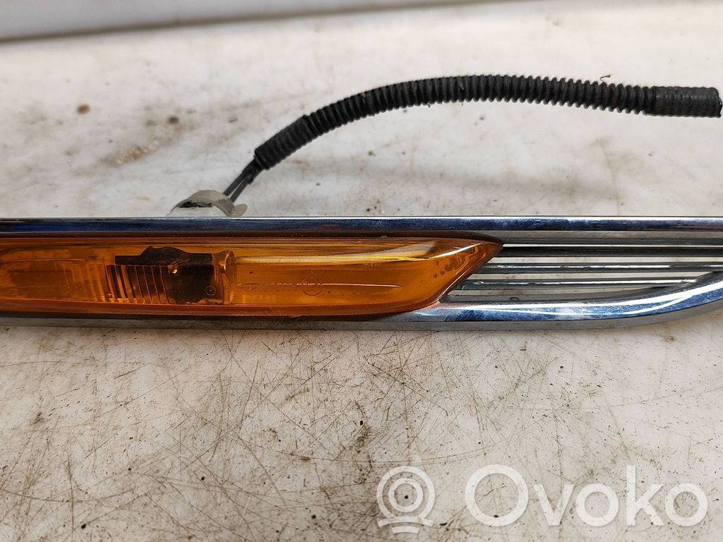 Ford Mondeo MK IV Front fender indicator light 