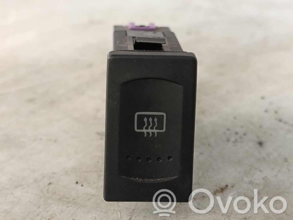 Volkswagen PASSAT B5.5 Windscreen/window heater switch 