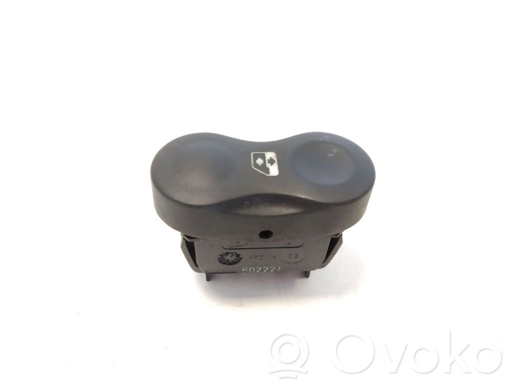 Dacia Sandero Electric window control switch 