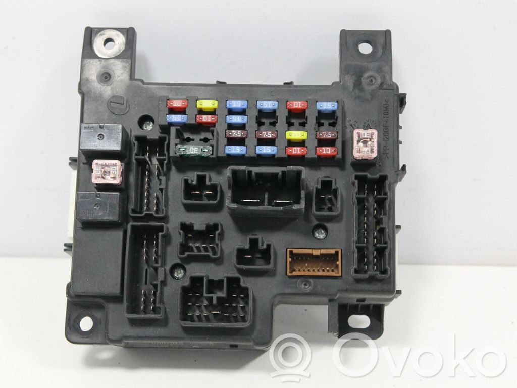 Citroen C-Crosser Fuse module 