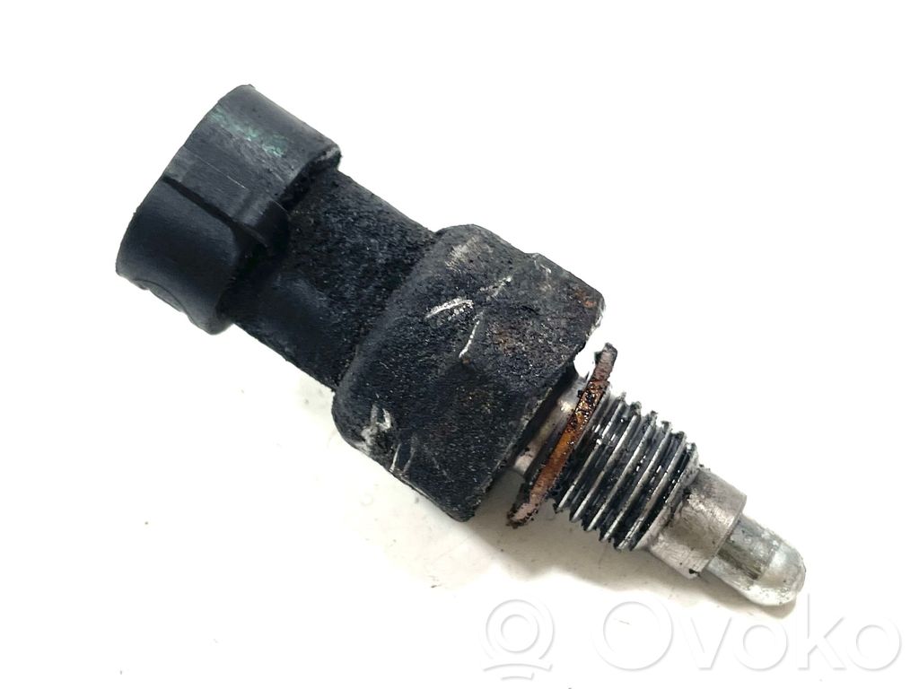 Sensor interruptor de luz de marcha atrás