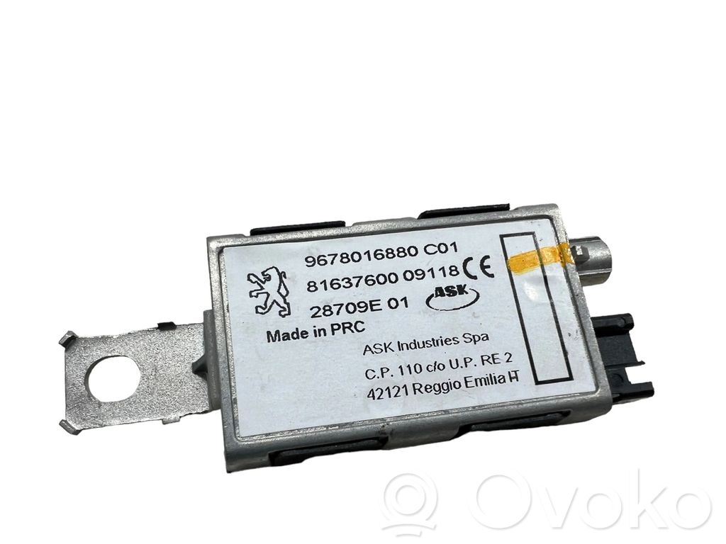 Peugeot 3008 II Antenos stiprintuvas 