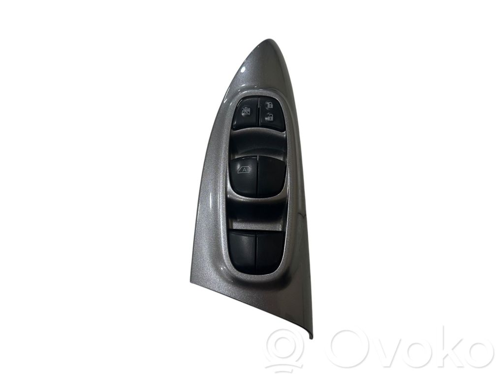 Nissan Leaf II (ZE1) Включатель электрических окон 