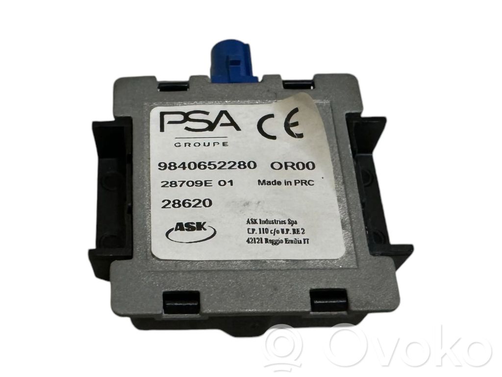 Peugeot 208 II Antenos stiprintuvas 