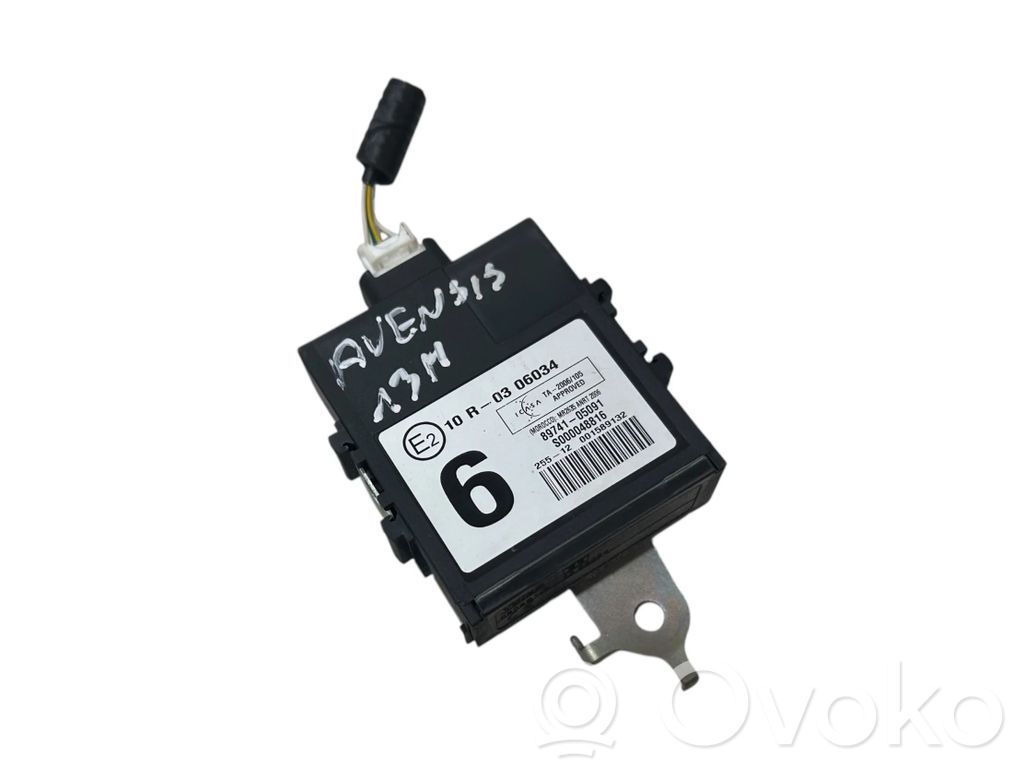 Toyota Avensis T270 Door central lock control unit/module 