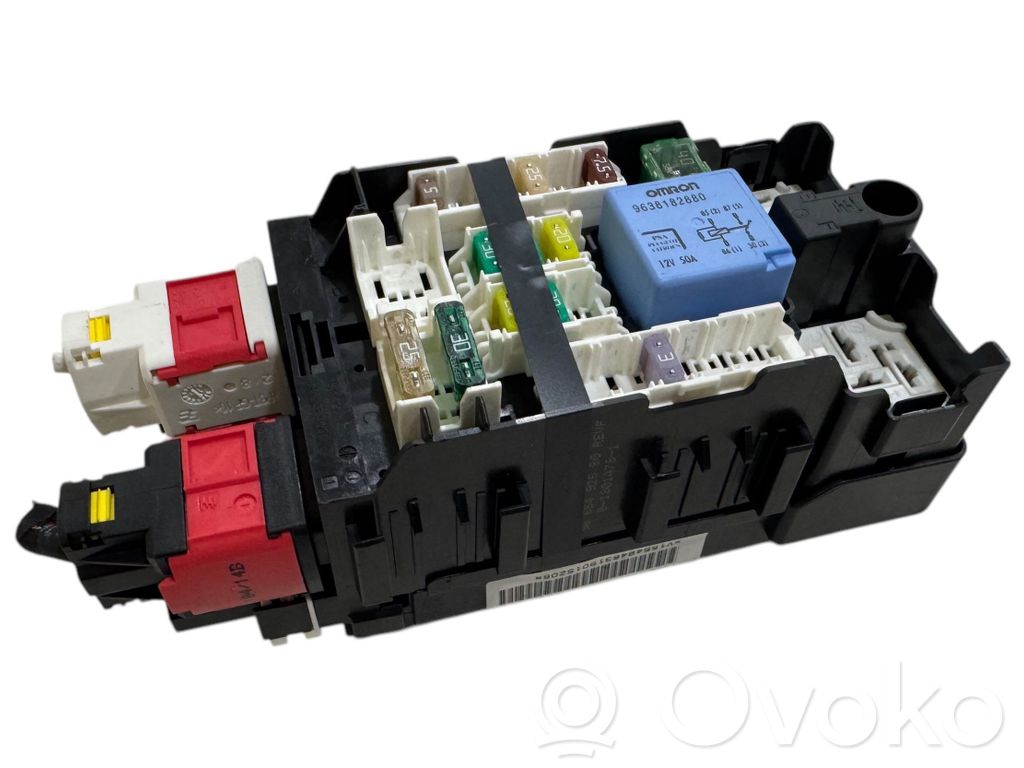 Peugeot 308 Fuse module 