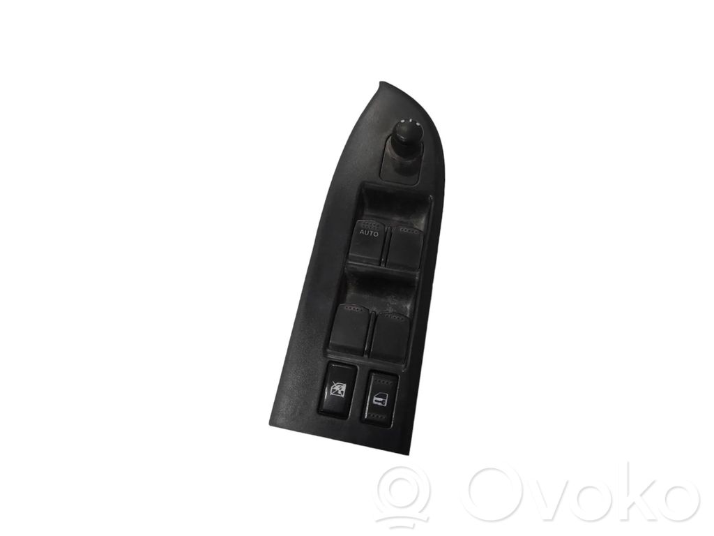 Suzuki Grand Vitara II Electric window control switch 