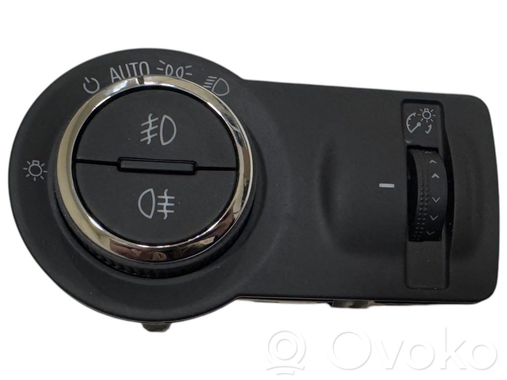 Opel Astra H Light switch 