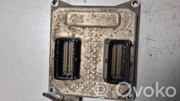 Opel Zafira B Engine control unit/module 