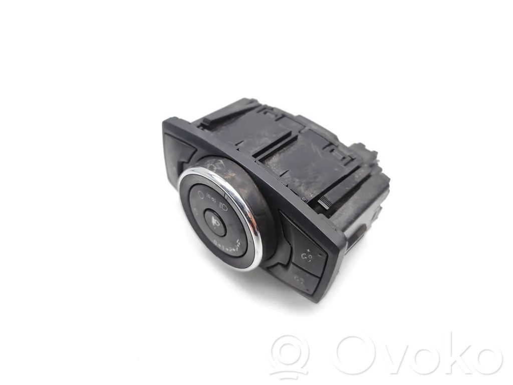 Przełącznik świateł   DG9T13D061JCW,15172101