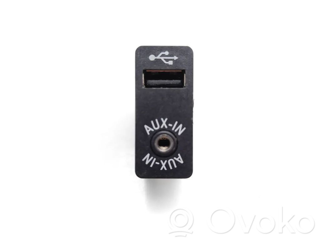 BMW 5 F10 F11 USB jungtis 