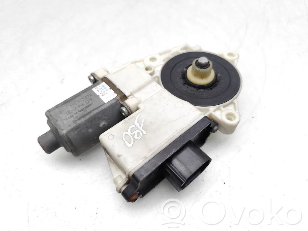 BMW X3 E83 Front door window regulator motor 