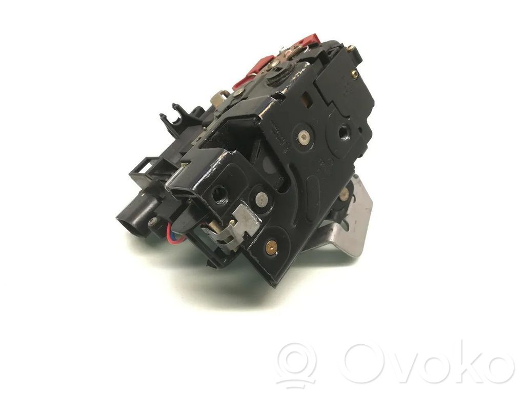 Audi A4 S4 B6 8E 8H Takaoven lukko 