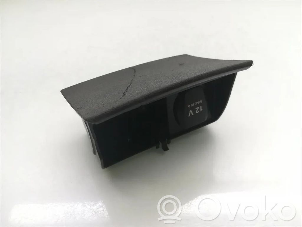 Mercedes-Benz B W245 12 V Socket (front) 