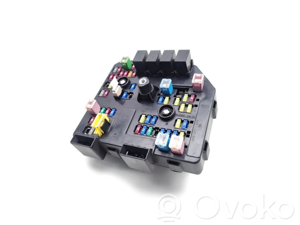 Toyota Auris E180 Fuse module 