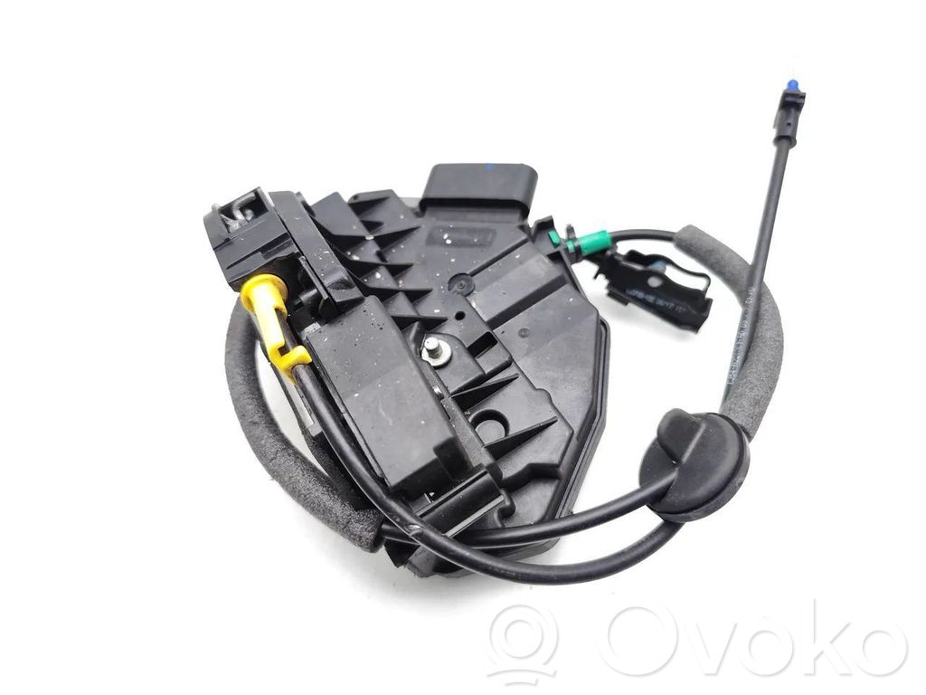 Ford Mondeo MK V Priekšpusē slēdzene 