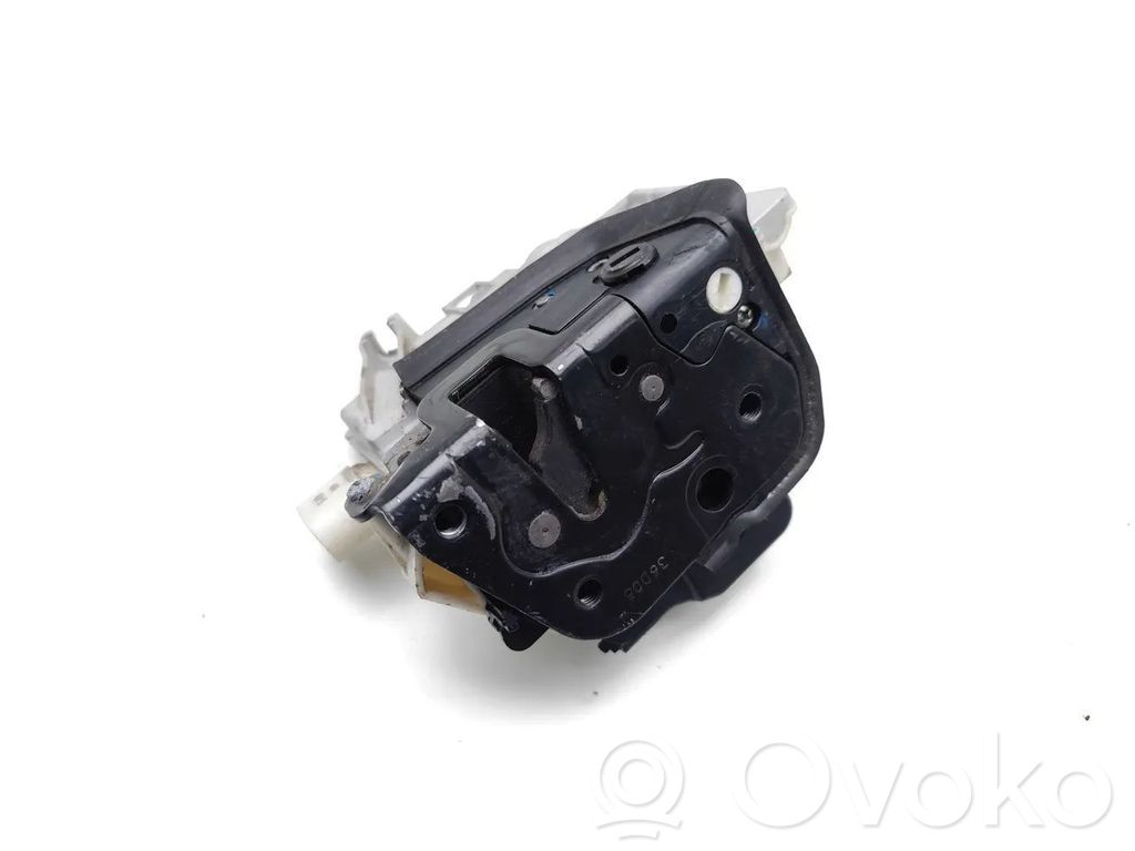Audi A4 S4 B7 8E 8H Aizmugurē slēdzene 