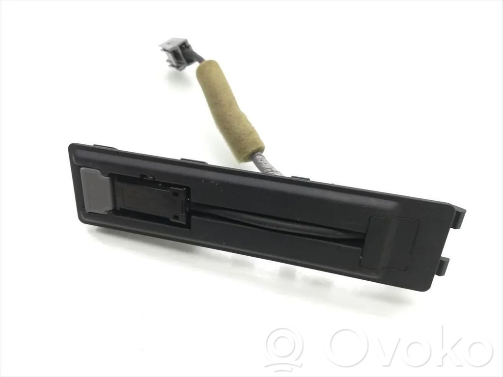 Chevrolet Captiva USB-pistokeliitin 