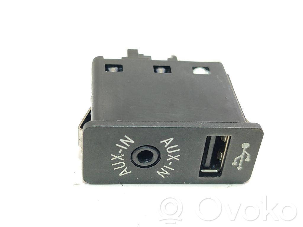 Mini One - Cooper F56 F55 USB socket connector 