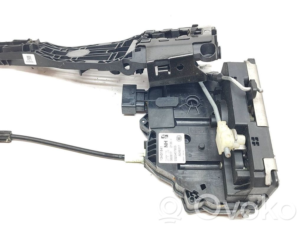 Opel Corsa E Front door lock 
