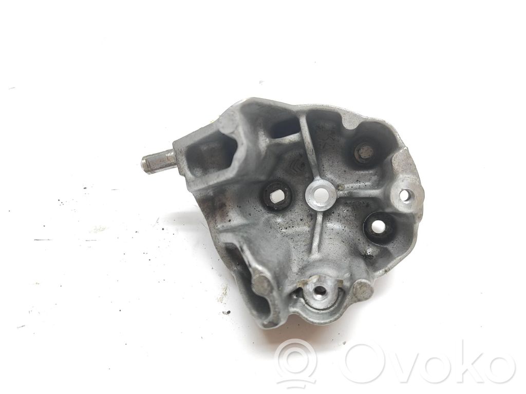 Peugeot 208 II Engine mounting bracket 