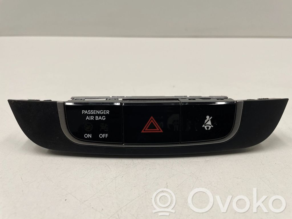 Hyundai ix35 Hazard light switch 