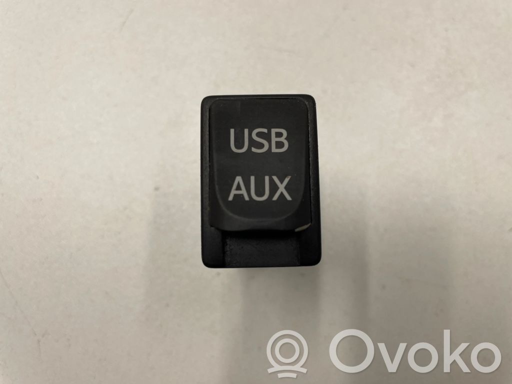 Toyota Verso USB socket connector 