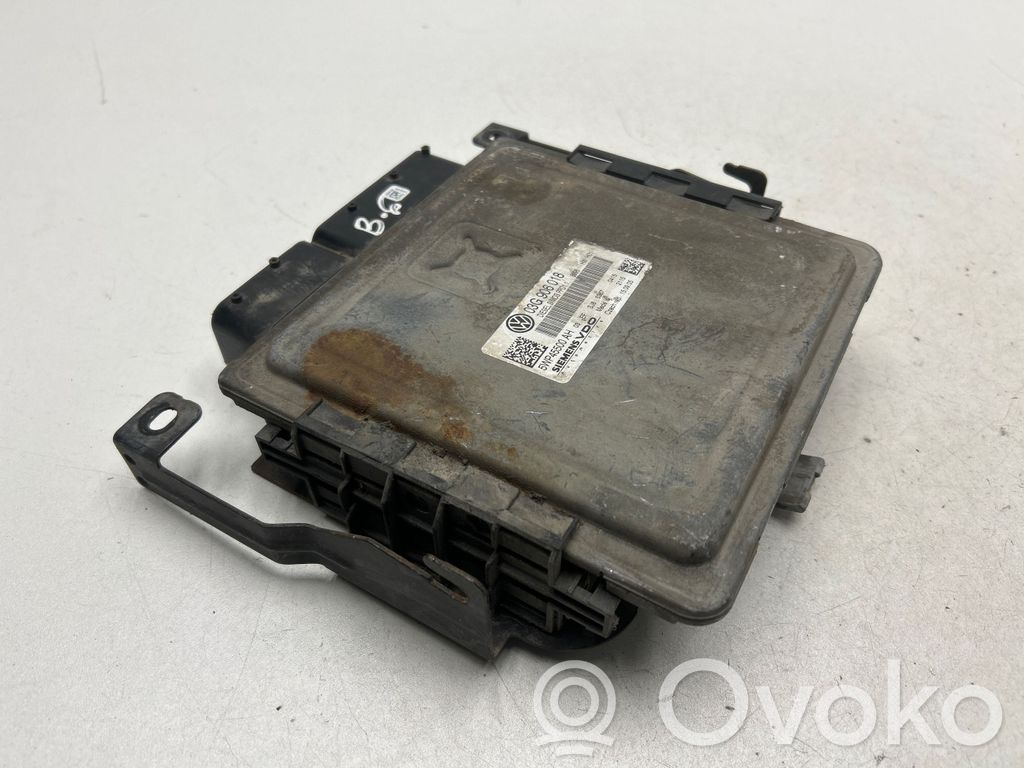 Volkswagen PASSAT B6 Engine control unit/module 