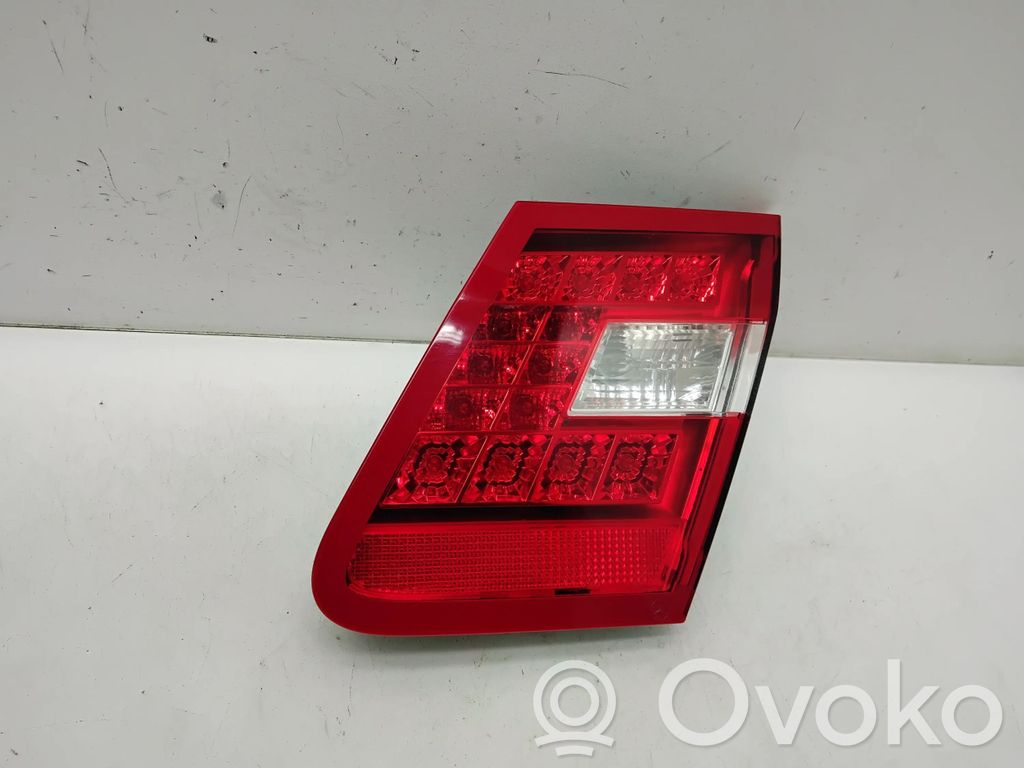 Mercedes-Benz E W212 Lampy tylnej klapy bagażnika 