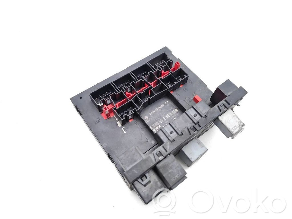 Audi A4 S4 B6 8E 8H Saugiklių blokas 