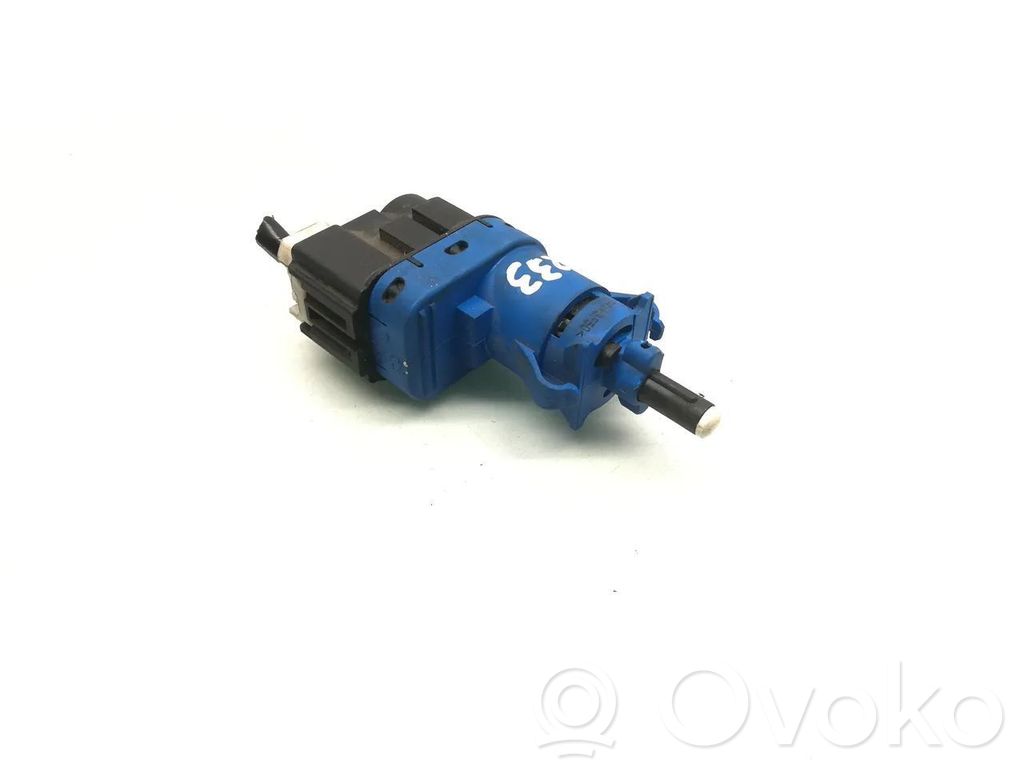 Clutch fluid level sensor