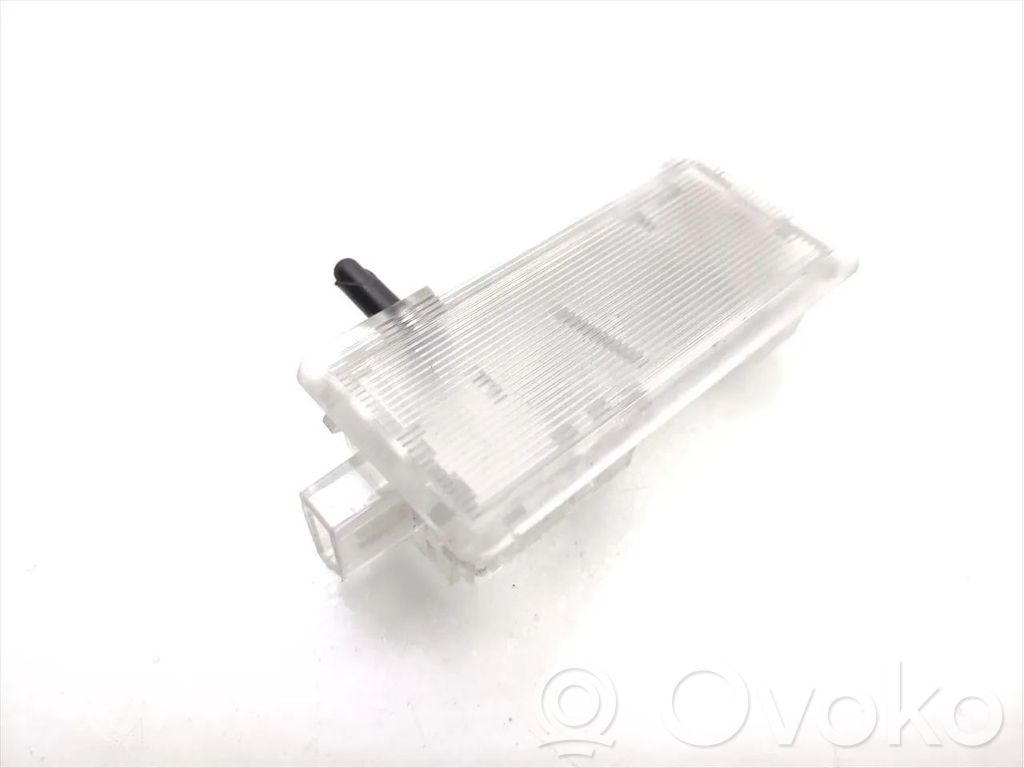 Luz interna puerta delantera