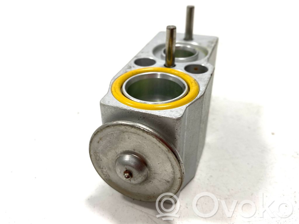 Volvo XC90 Air conditioning (A/C) expansion valve 