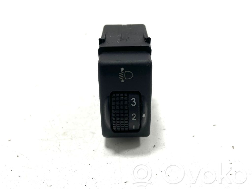 Nissan Qashqai Headlight level height control switch 