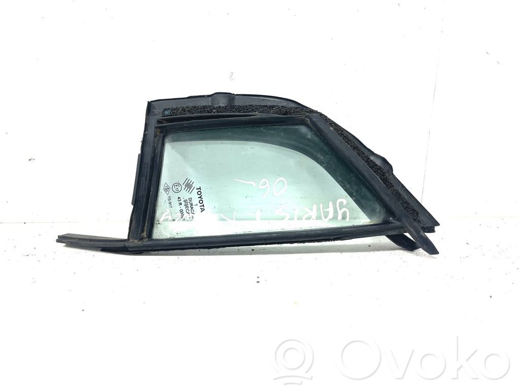Toyota Yaris Trikampis stiklas kėbulo priekyje 