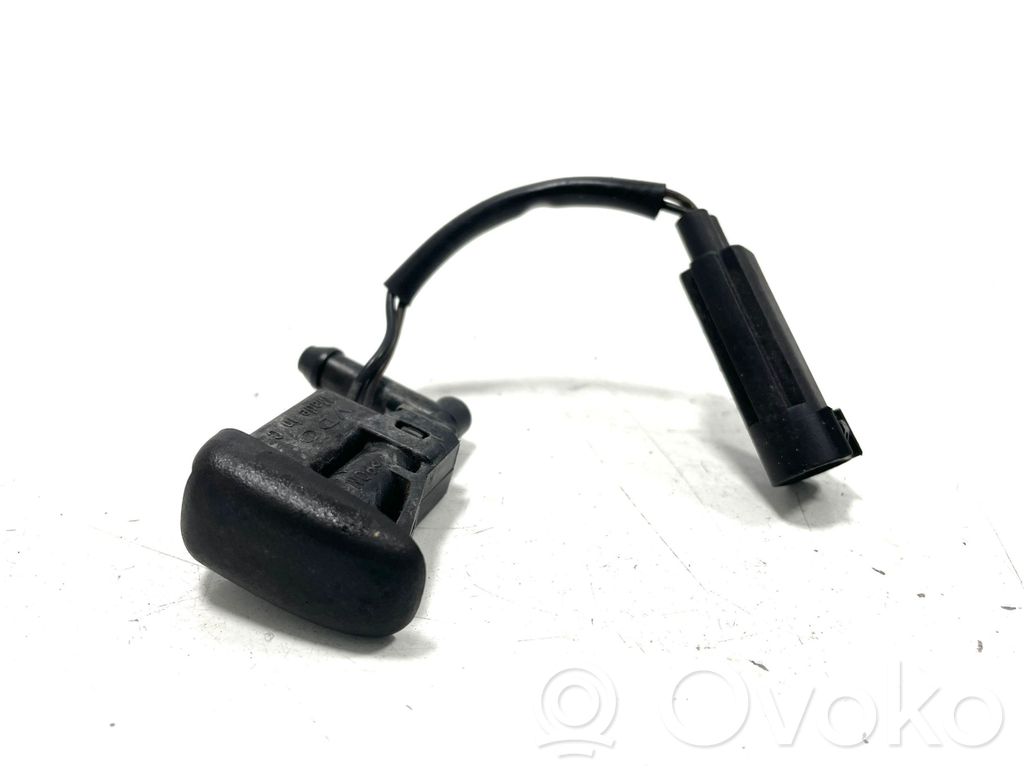 BMW X3 E83 Windshield washer spray nozzle 