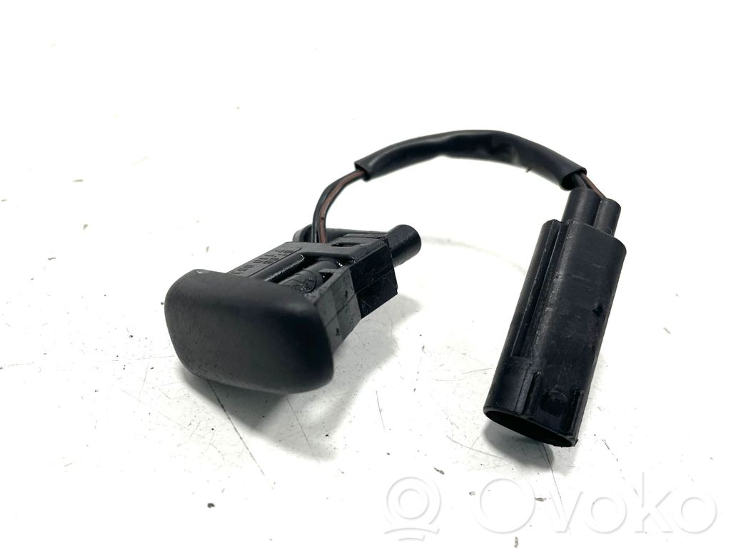 BMW X3 E83 Windshield washer spray nozzle 