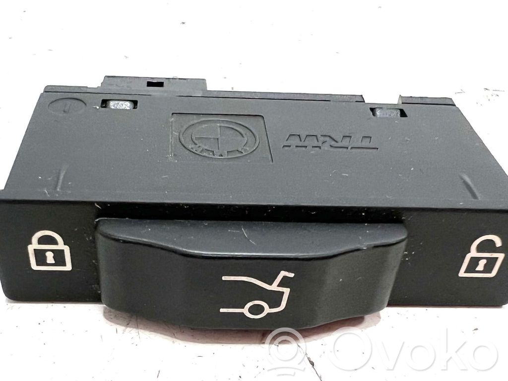 BMW 7 E65 E66 Tailgate opening switch 