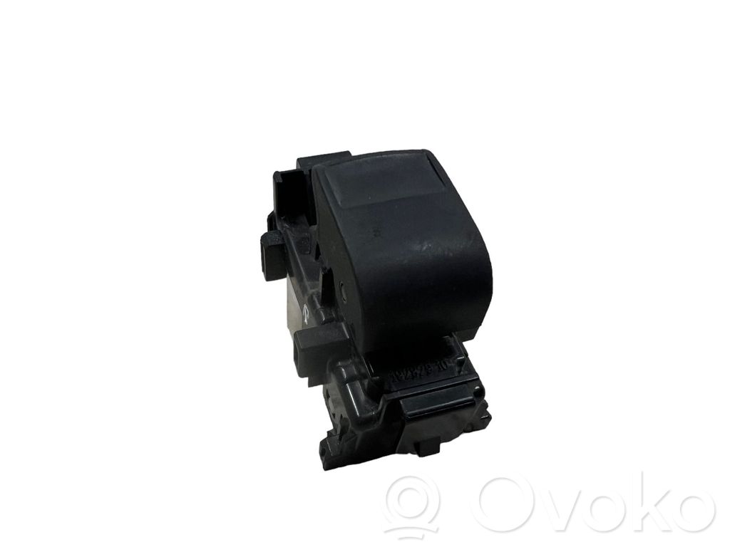 Toyota RAV 4 (XA40) Electric window control switch 