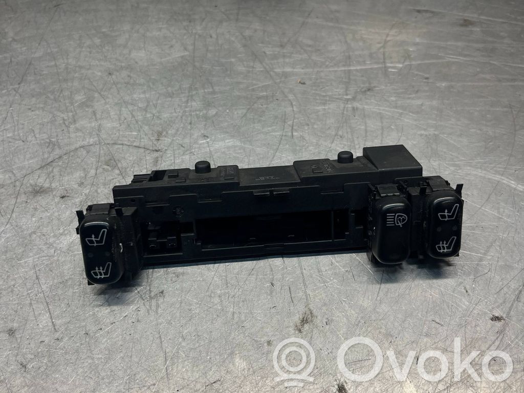 Mercedes-Benz E W210 Seat heating switch 