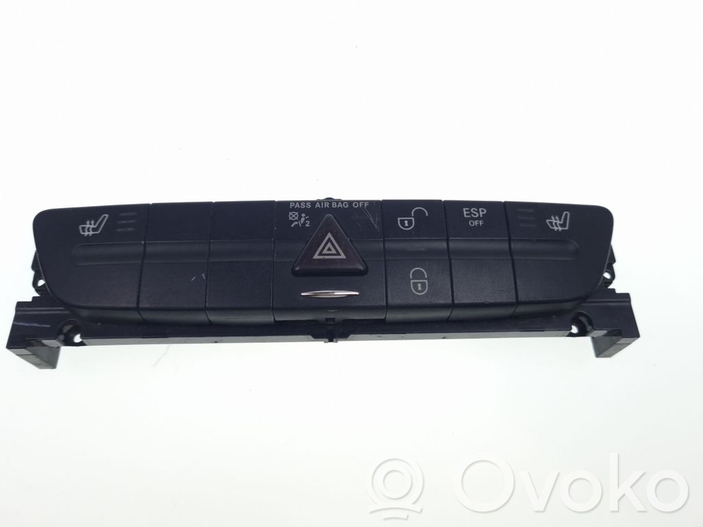 Mercedes-Benz E W211 Botón interruptor de luz de peligro 