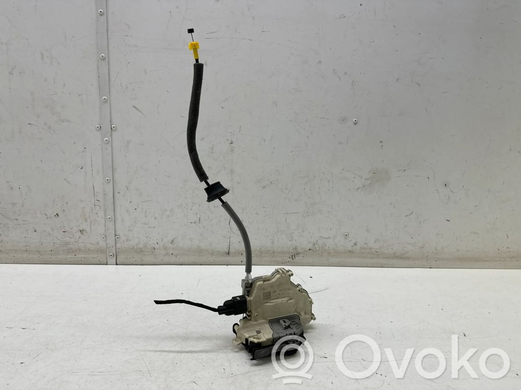 Audi A4 S4 B9 Galinių durų spyna 