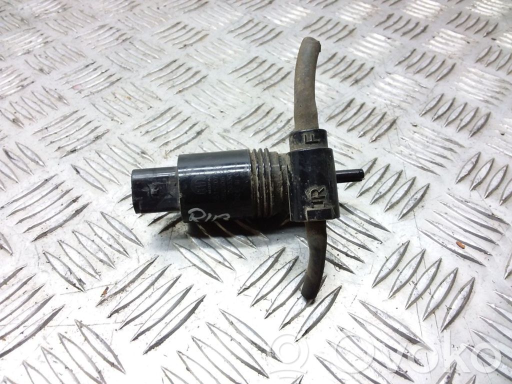 Chrysler Town & Country V Windscreen/windshield washer pump 