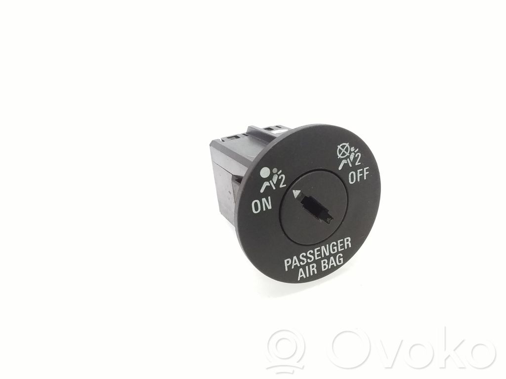 Opel Insignia A Passenger airbag on/off switch 
