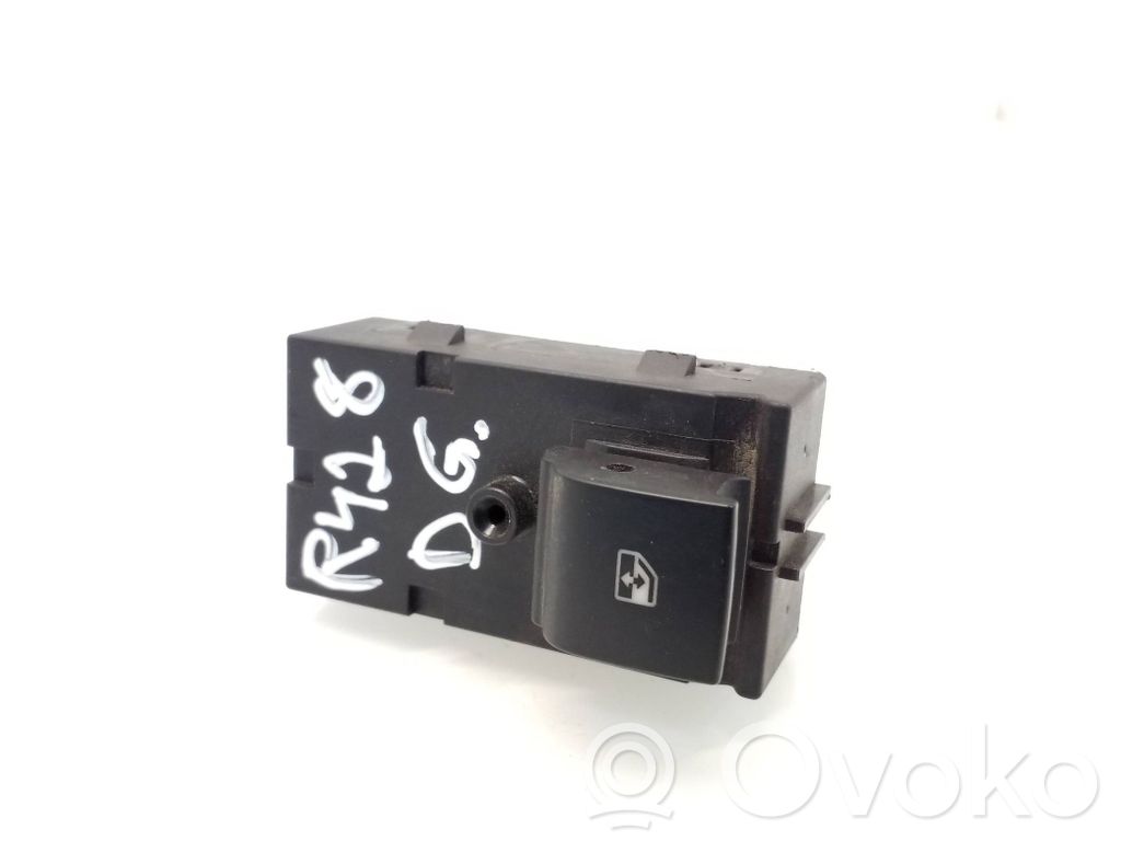Opel Zafira C Electric window control switch 