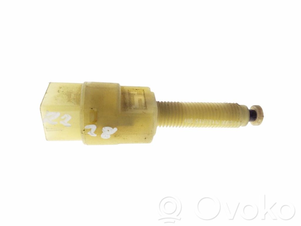 Volkswagen PASSAT B5 Brake pedal sensor switch 