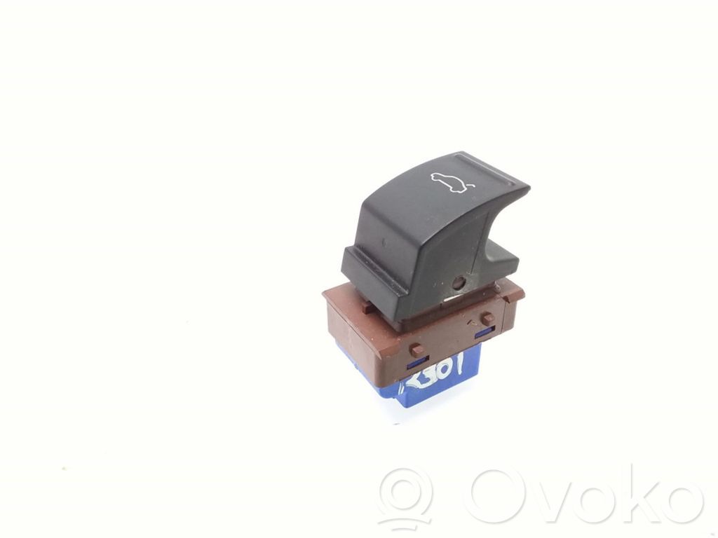 Volkswagen PASSAT B7 Tailgate opening switch 