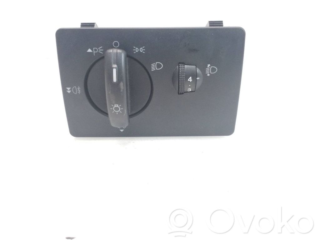 Light switch   7M5T13A024LA